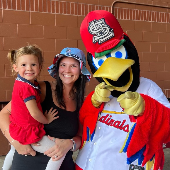 Meet your Posher, Lindsey - Picture 2 of 3